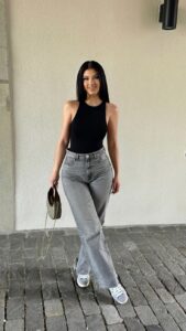 Kadikoy Escort Kubra Narin Gorunumunun Altinda Yatan Guclu Anal ve Oral Yeteneklerle Seni Sasirtan 2