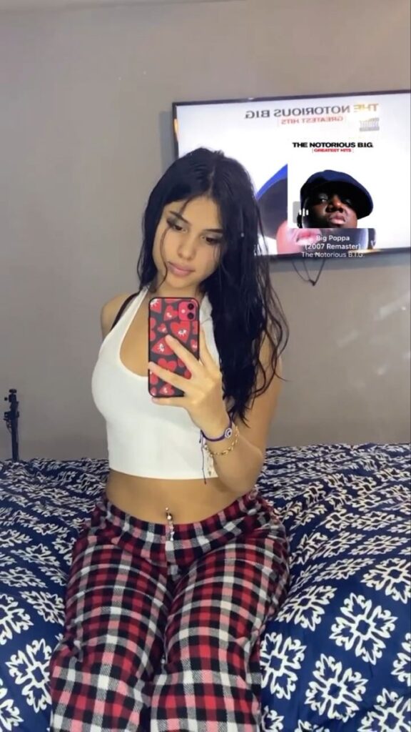 Sisli Escort Oznur Olgun Zarafet ve Derin Anal Yeteneklerle Fantezi Dolu Deneyimler Sunan 3